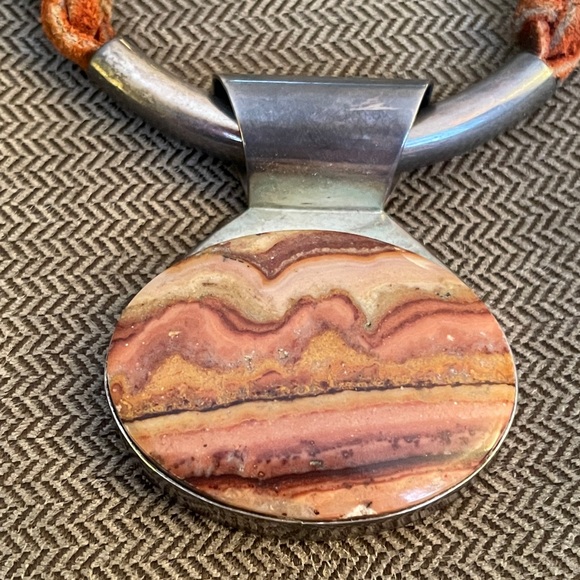 Silver Creations Agate Leather Necklace - Picture 3 of 15